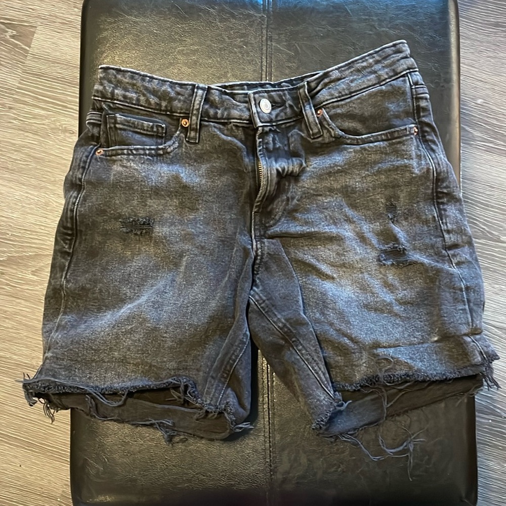 Black Old Navy shorts